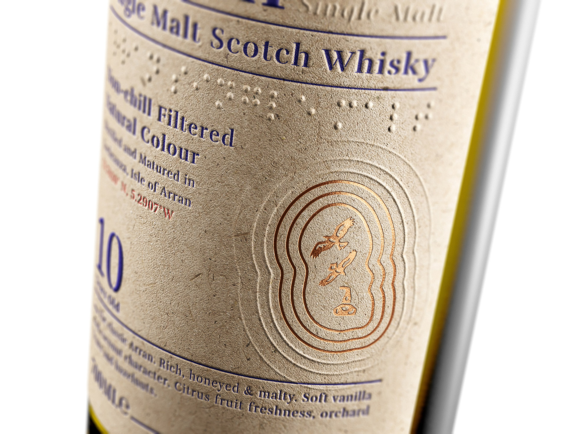 https://www.arranwhisky.com/assets/000/000/566/Arran_10YOCloseup-02JUL19_low_original.jpg?1566915318